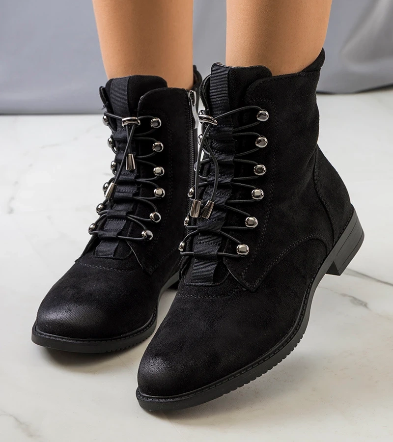 Cizme negre cu legături decorative de Vesale