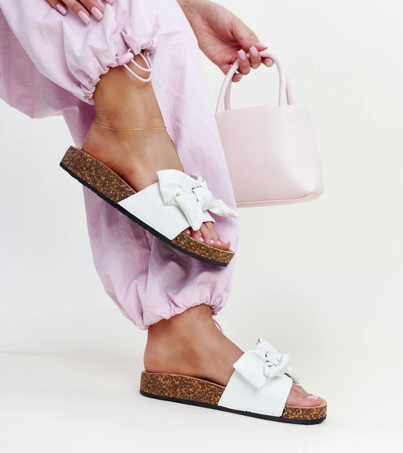 Papuci albi pe talpă de plută cu fundă Petresa