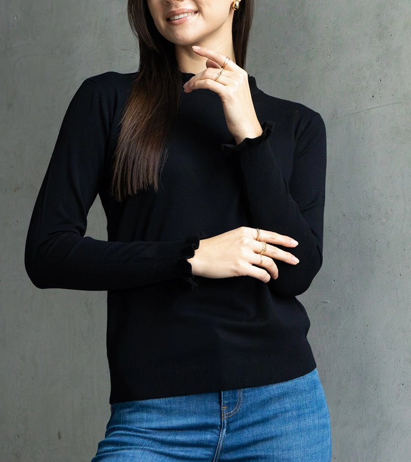 Cămașă moale neagră decorată cu volan Luel.