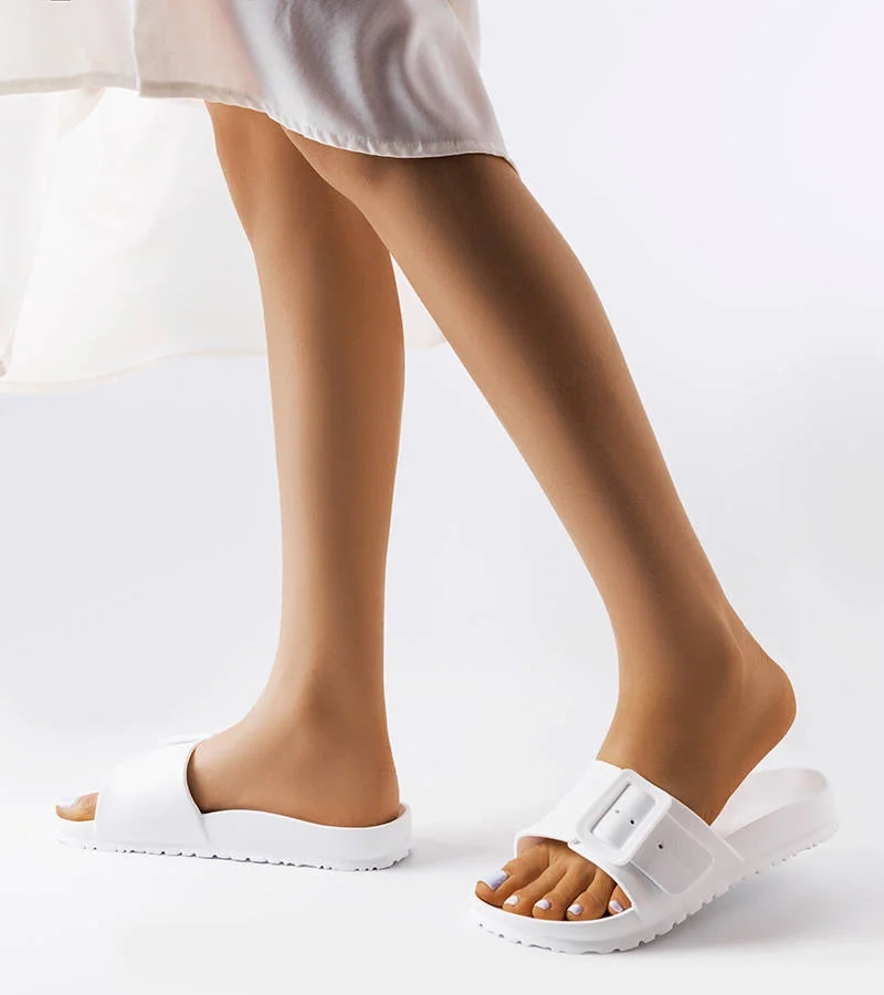 Șlapi de cauciuc alb cu catarama Nelm