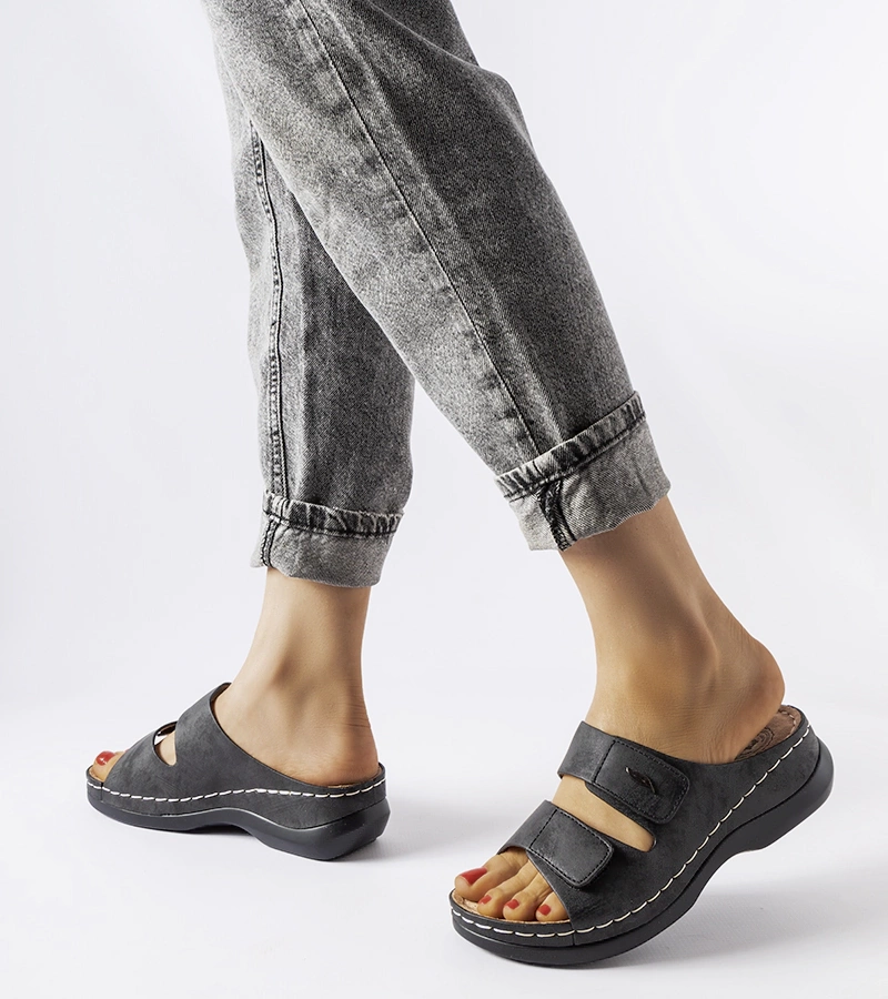 Șlapi cu toc jos Fréchette negri