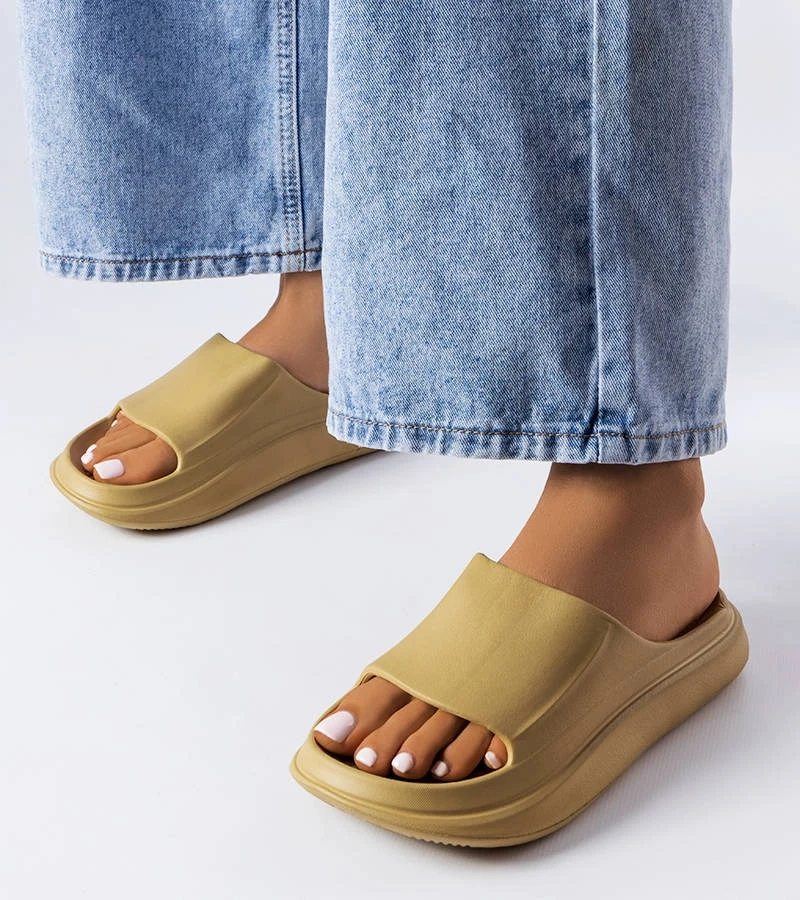 Șlapi de cauciuc bej Labrecque