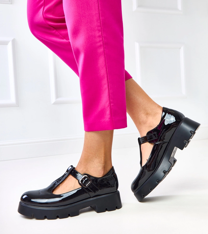 Pantofi negri lacuiți cu toc gros cu închidere Juliska