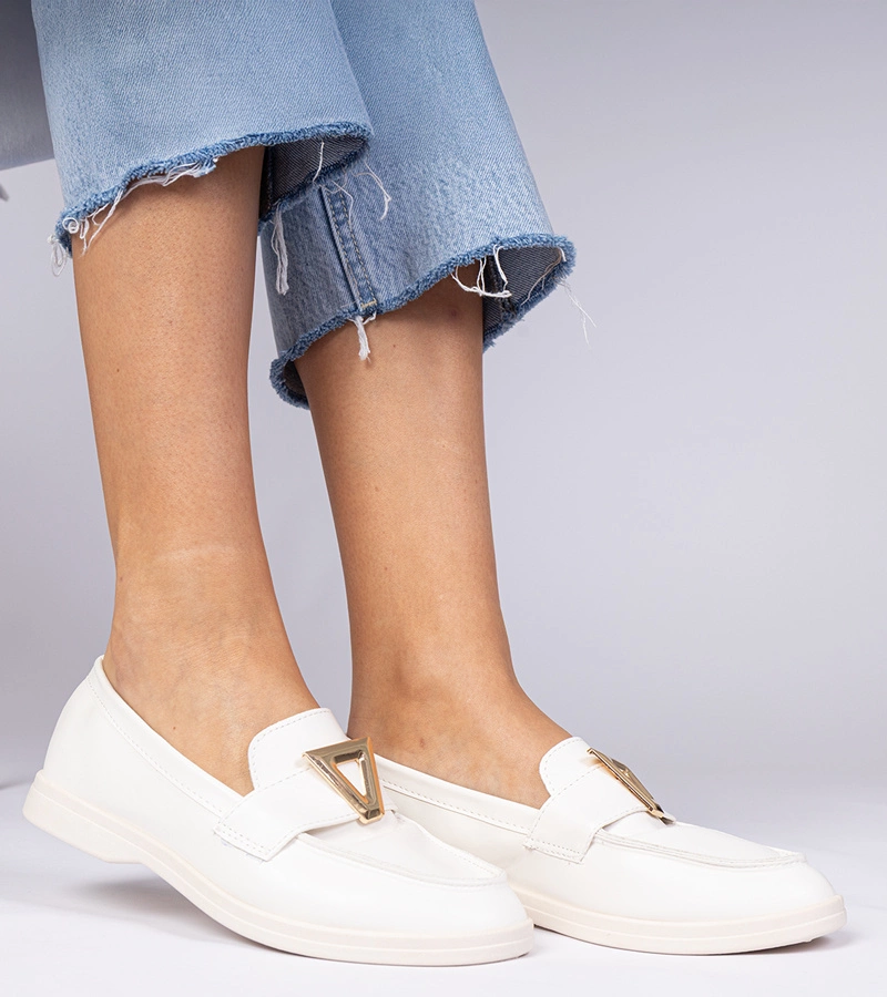 Pantofi de damă albi cu ornament elegant Viletta