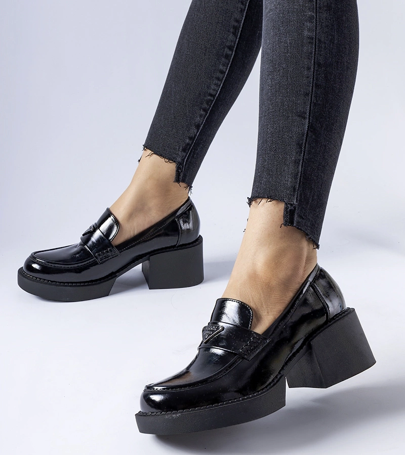 Pantofi negri lacuiți cu toc Hobbs