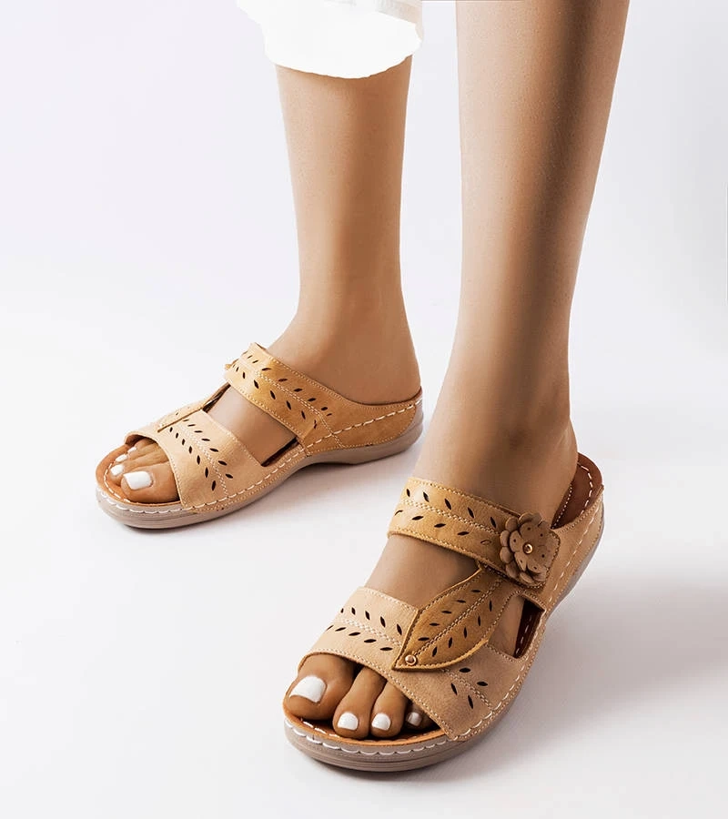 Flip-flops bej pe tocuri joase Jolanta