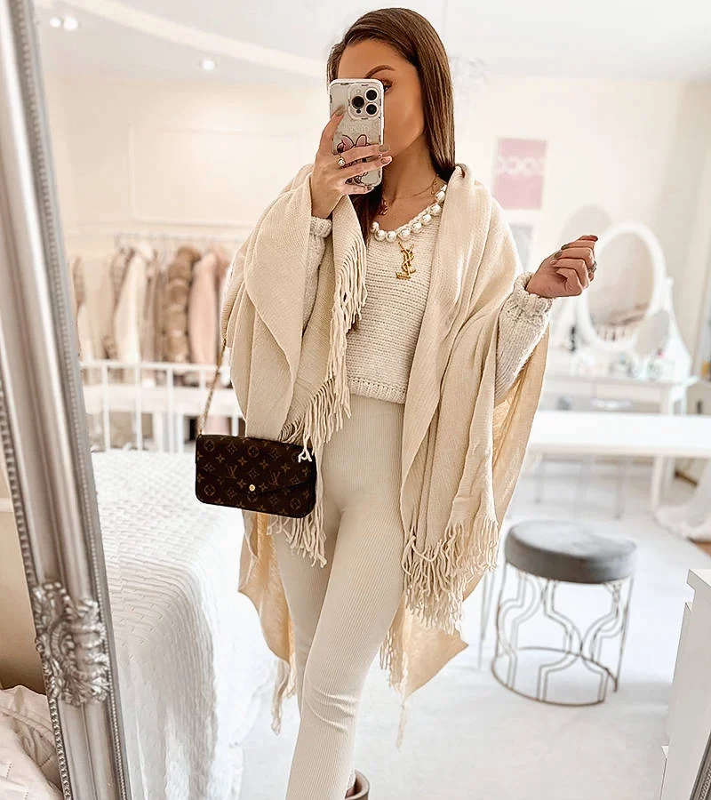 Wells bej cu franjuri cuvertură de pat bej