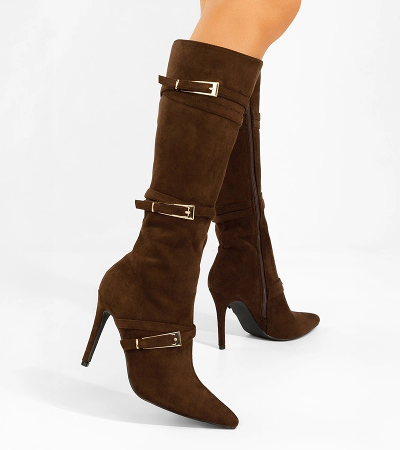 Cizme de ciocolată cu toc subțire și catarame decorative Sadie