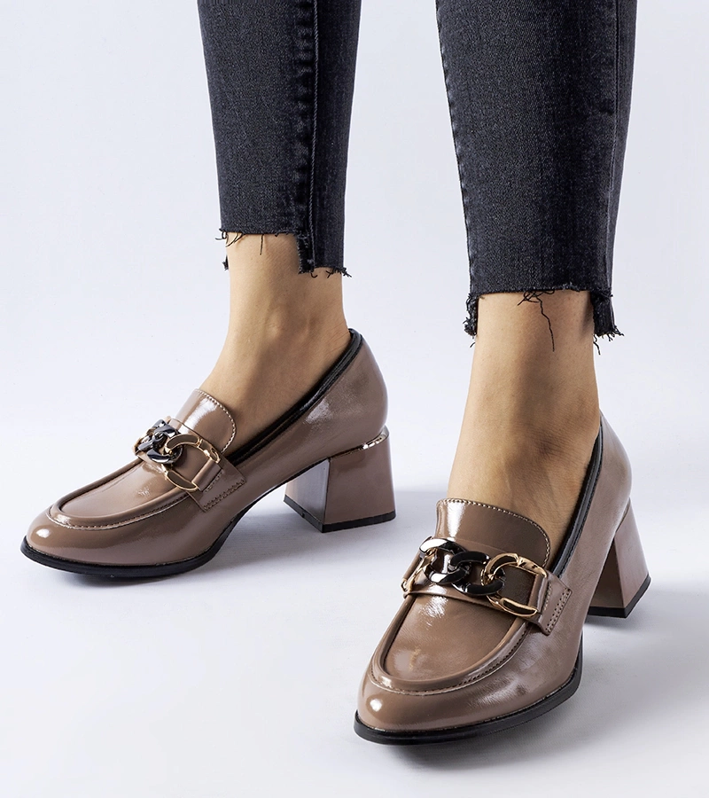 Pantofi cu toc mediu, lacuiți maro Brenta