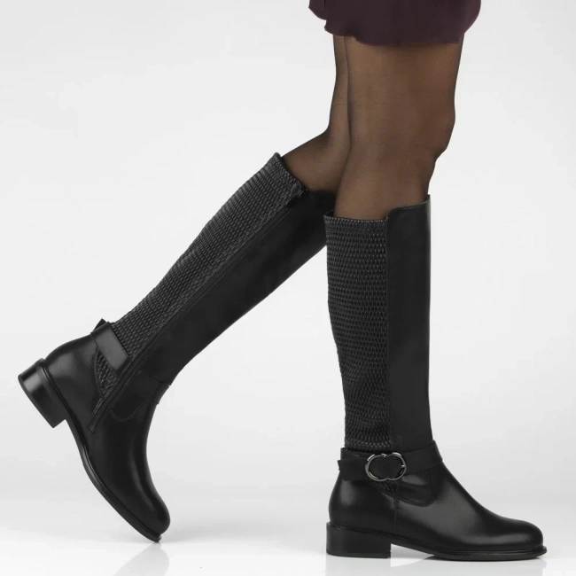Cizme negre cu caramb elastic și cataramă decorativă Zendaia