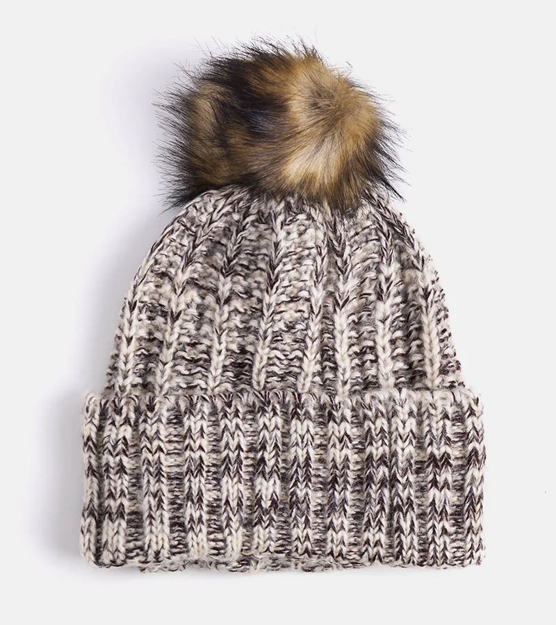 Șapcă pentru femei maro închis cu pompon Thalia