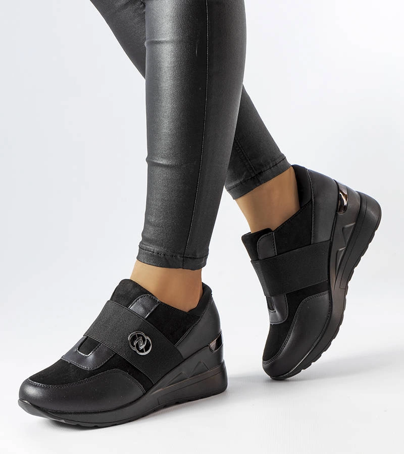 Adidași negri de tip slip-on cu toc cu platformă Skips