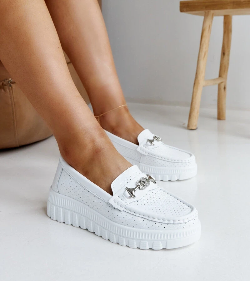 Pantofi de piele albi cu cataramă decorativă Taija