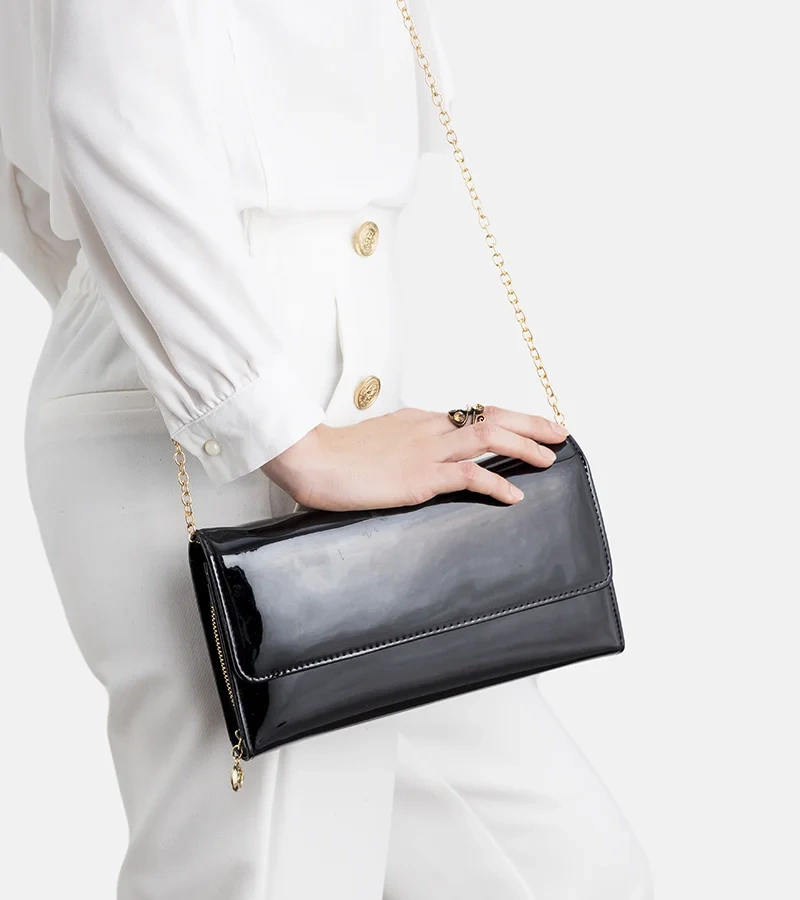 Geantă de mână Korgas lăcuită neagră