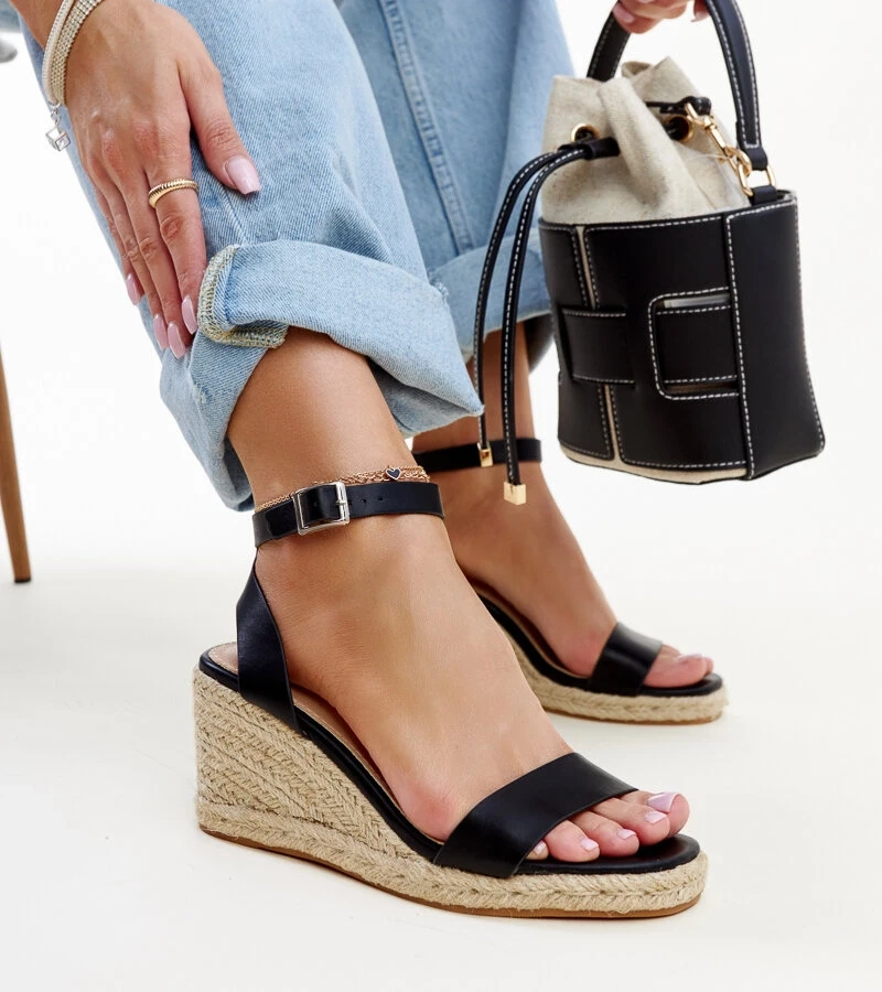 Sandale negre cu platforma Koura