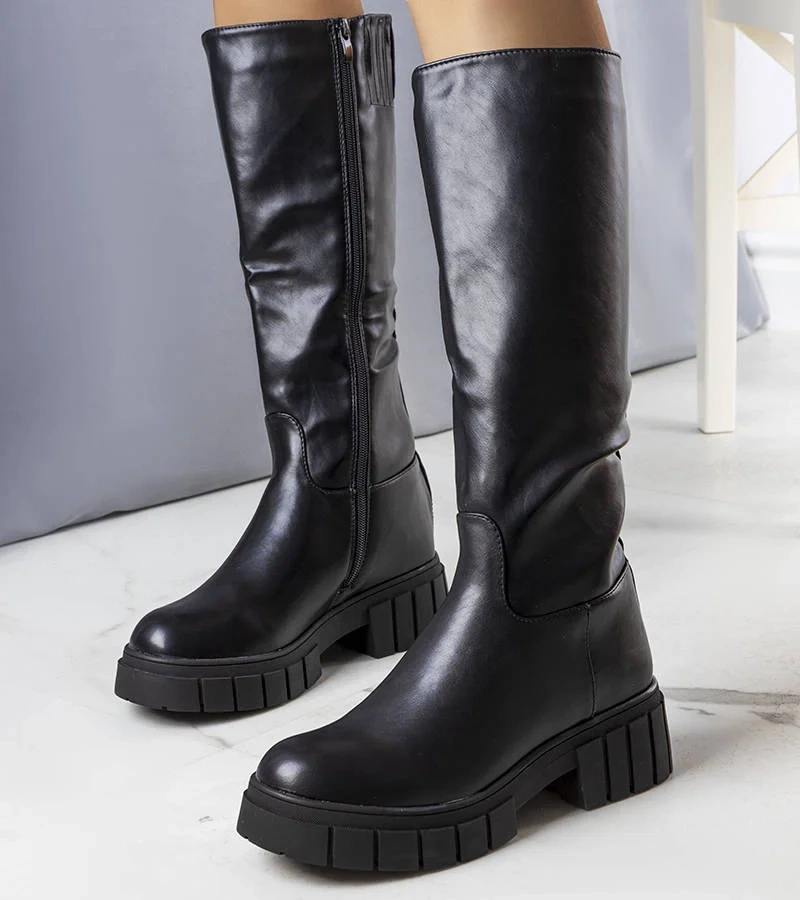 Cizme negre izolate Plaisi