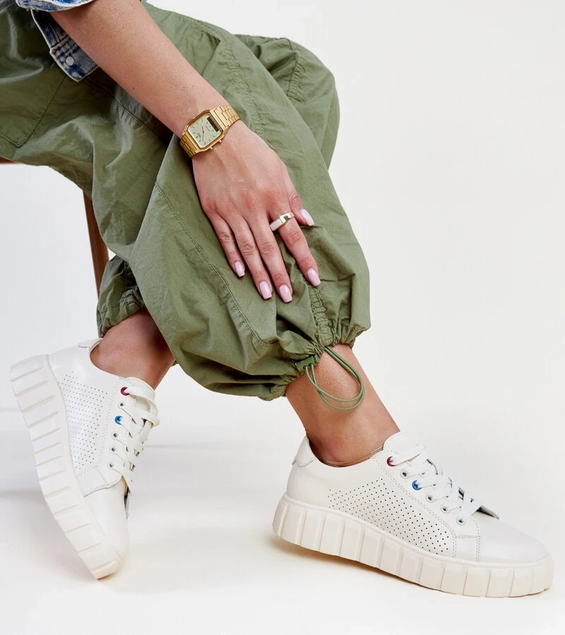 Sneakers de piele bej de la Zvonka