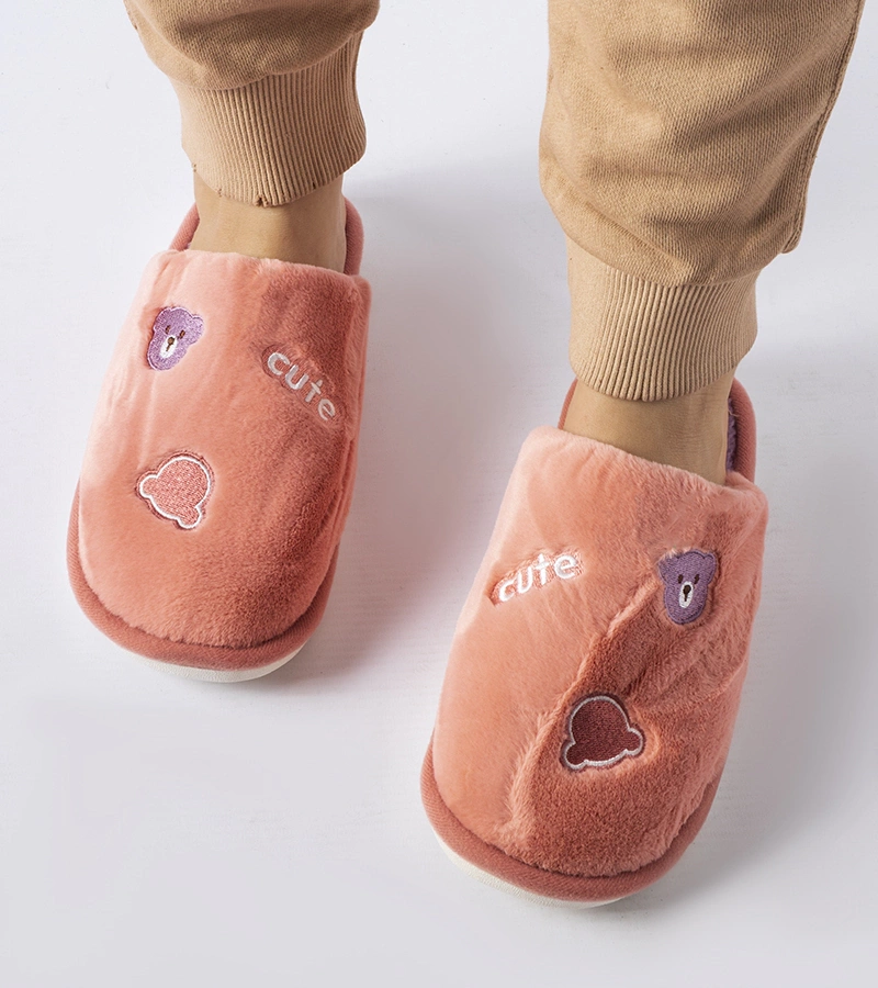 Pantofii roz roz cu ursuleți drăgălași