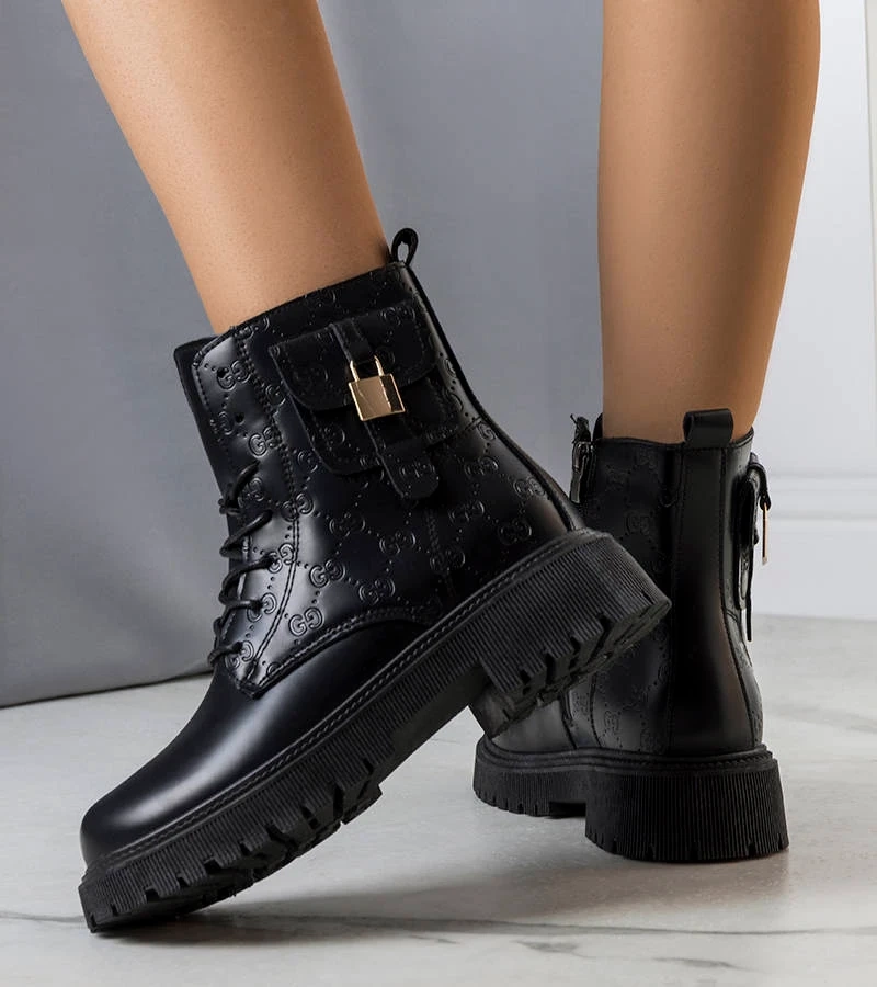 Cizme de vânătoare izolate negre Coal