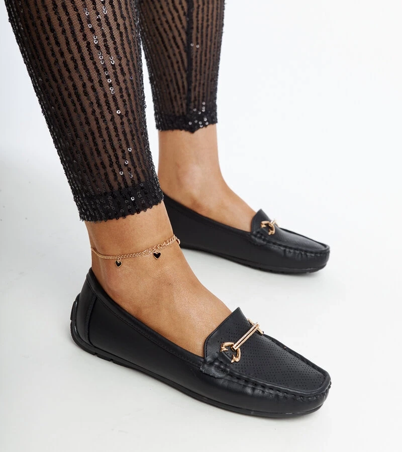 Mocasini negri cu o cataramă decorativă Adila