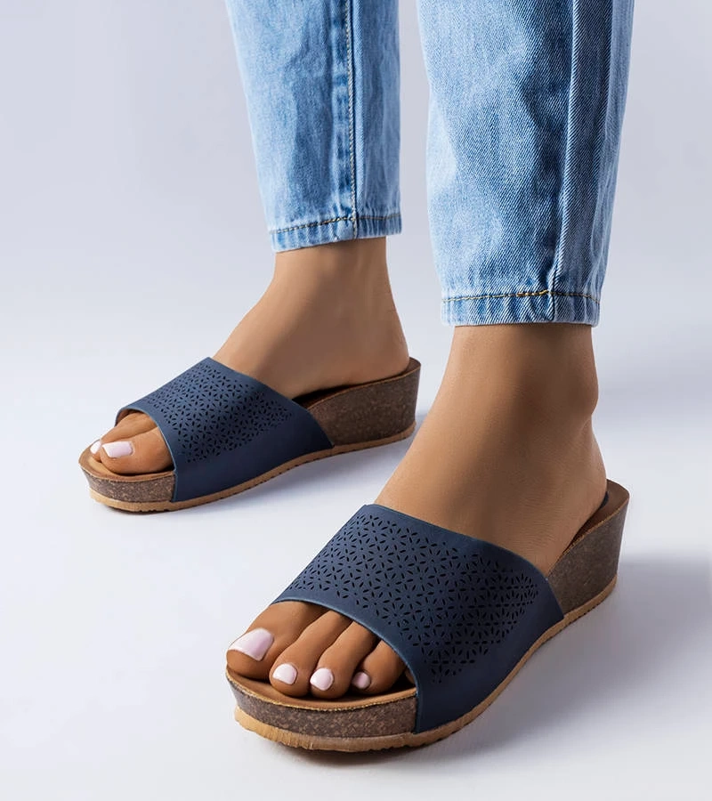 Șlapi cu baretă de culoare albastru marin Bourque pe tocuri