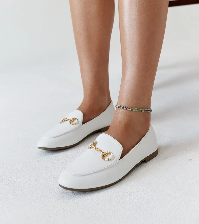 Mocasini albi cu clema Erminia