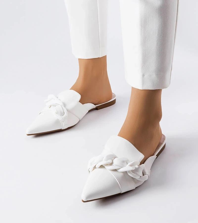 Șlapi eleganți albi cu lanț Patenaude