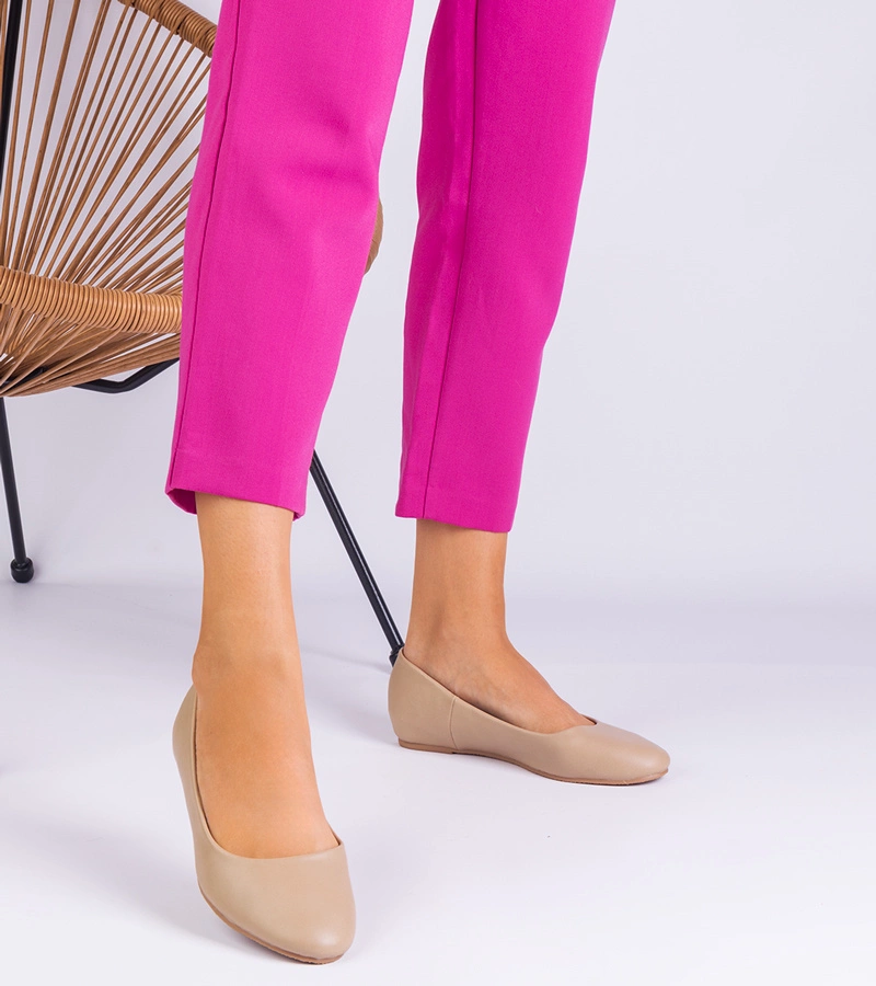 Balerini bej pe pană ascunsă din piele ecologică Savelia