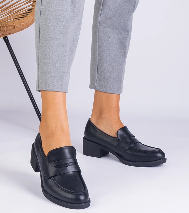 Pantofi negri de damă din piele ecologică cu toc jos Astrelia