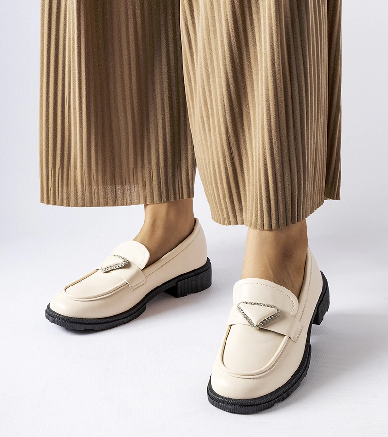 Mocasini bej Marsilius bej, împodobiți cu zirconii