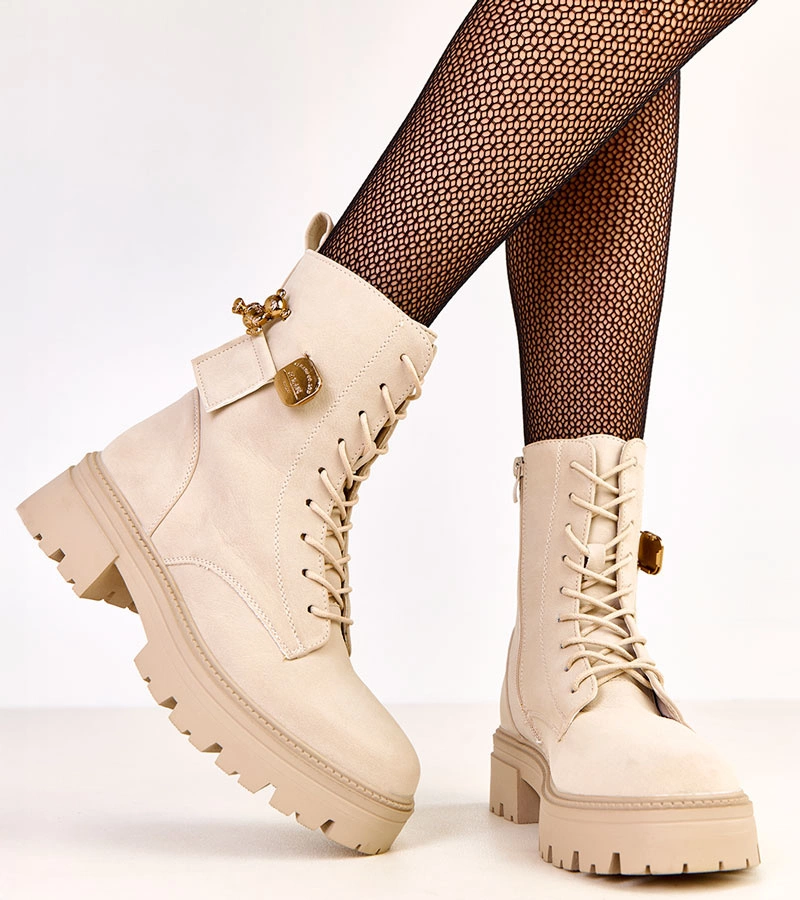 Cizme bej pentru femei decorate cu ursuleț auriu Valery