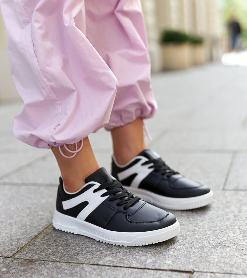 Adidași sportivi negri Hagara