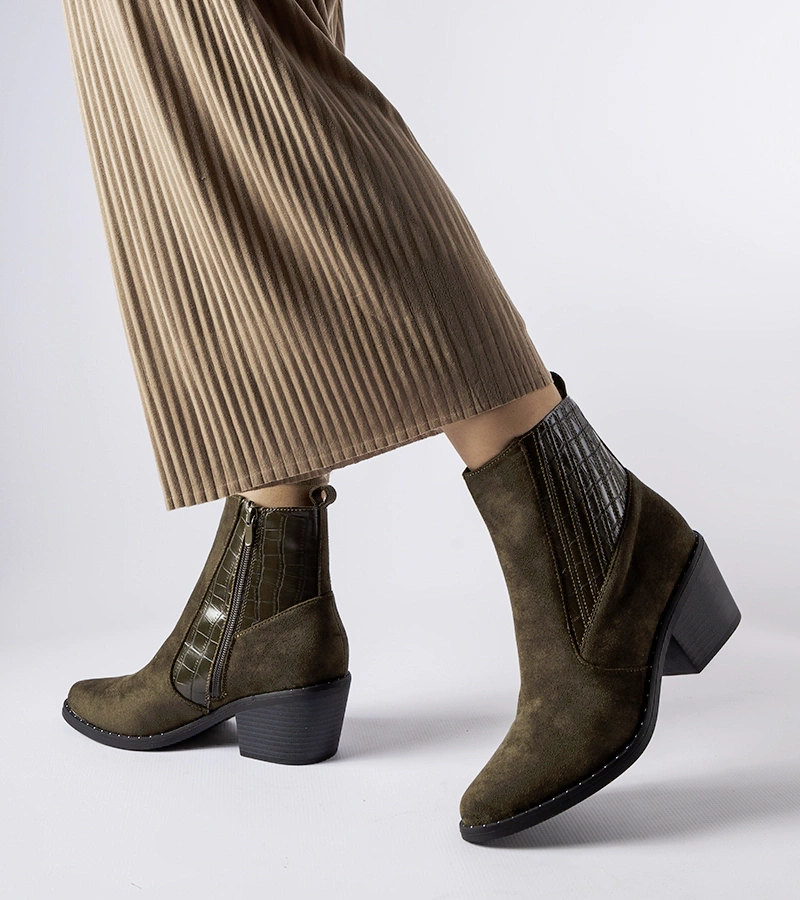 Cizme stiletto joase din eco-suede verde de la Sovere