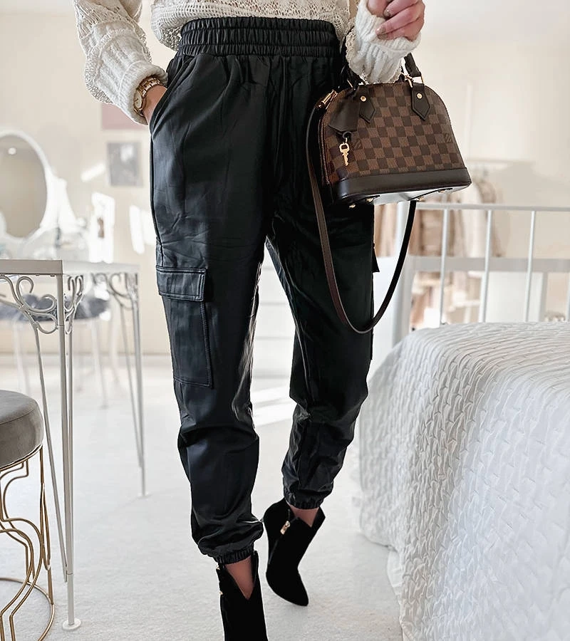 Pantaloni de jogging din piele ecologică neagră Oriel