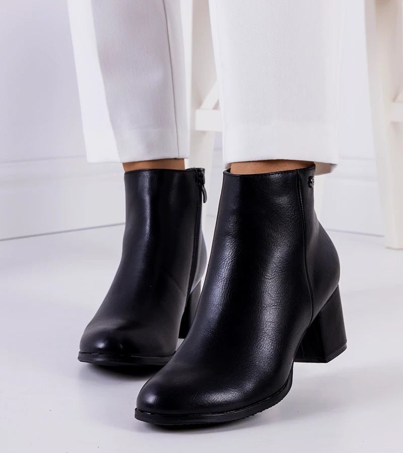 Cizme stiletto din piele ecologică neagră de la Durnatel