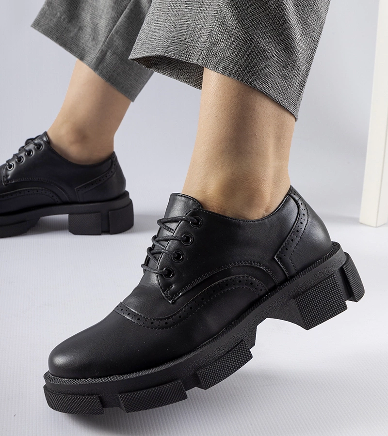 Pantofi negri cu șireturi Piazzetta