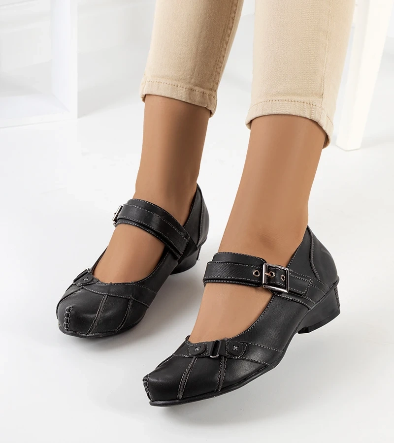 Pantofi negri cu barete Gomez