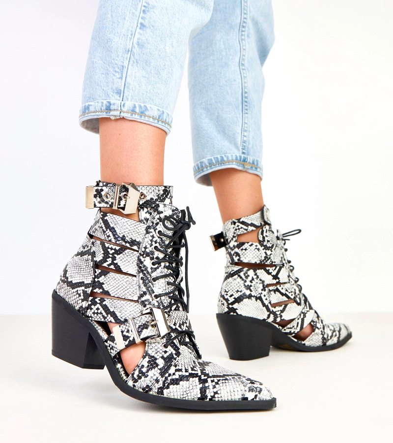 Botine alb-negru cu toc gros, cu șireturi și decupaje Verica