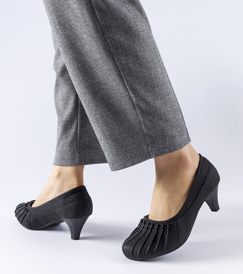 Pantofi negri cu pliuri Santro