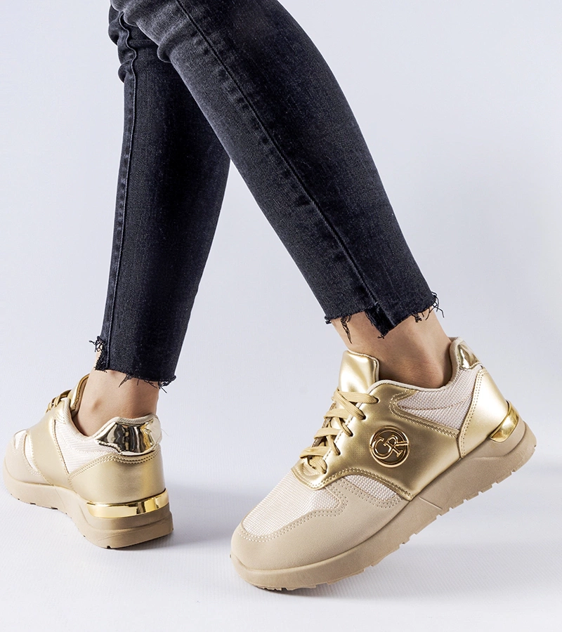 Adidași sport bej Almenno