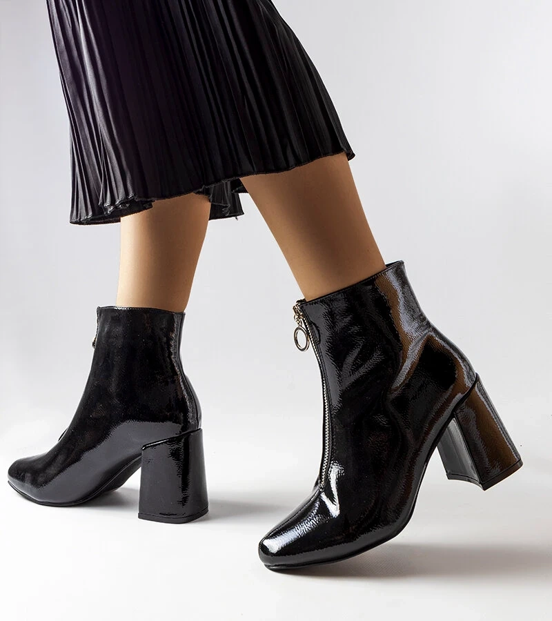 Cizme negre lăcuite cu fermoar argintiu Soutter