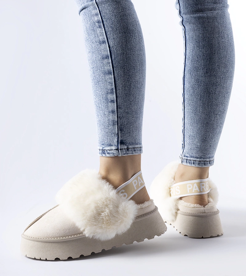 Papuci călduroși de culoare bej deschis cu elastic Sangro