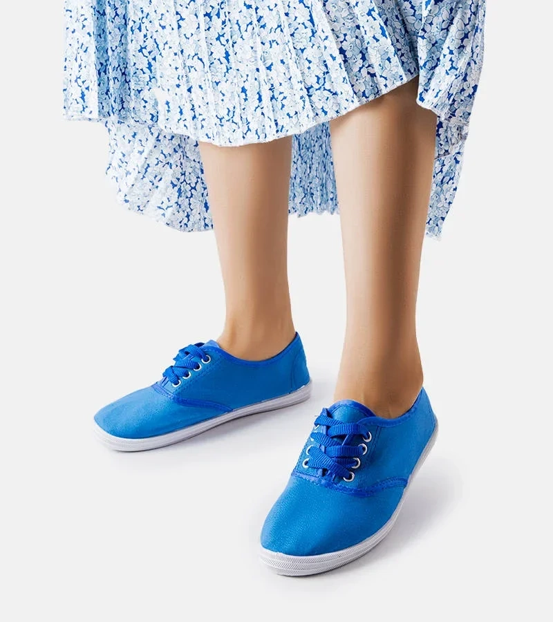 Pantofii de sport ai lui Wang