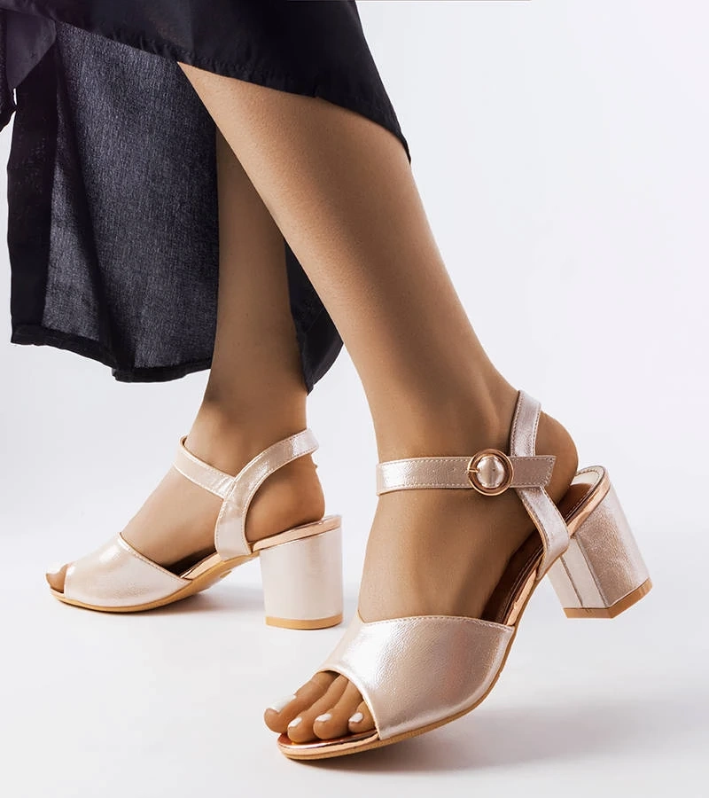 Sandale stiletto aurii Vinceza