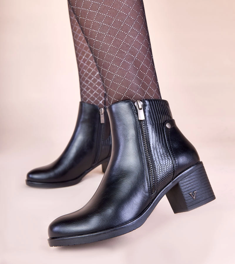 Botine negre cu toc gros și partea superioară decorativă Keiria