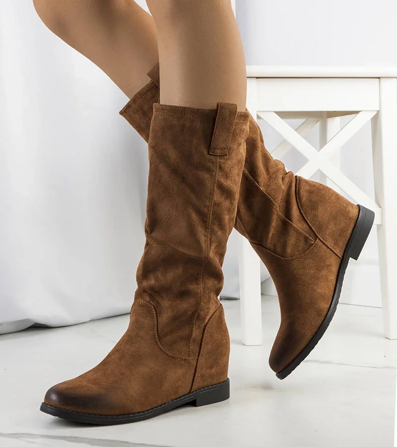 Cizme maro cu tocuri acoperite de Mae