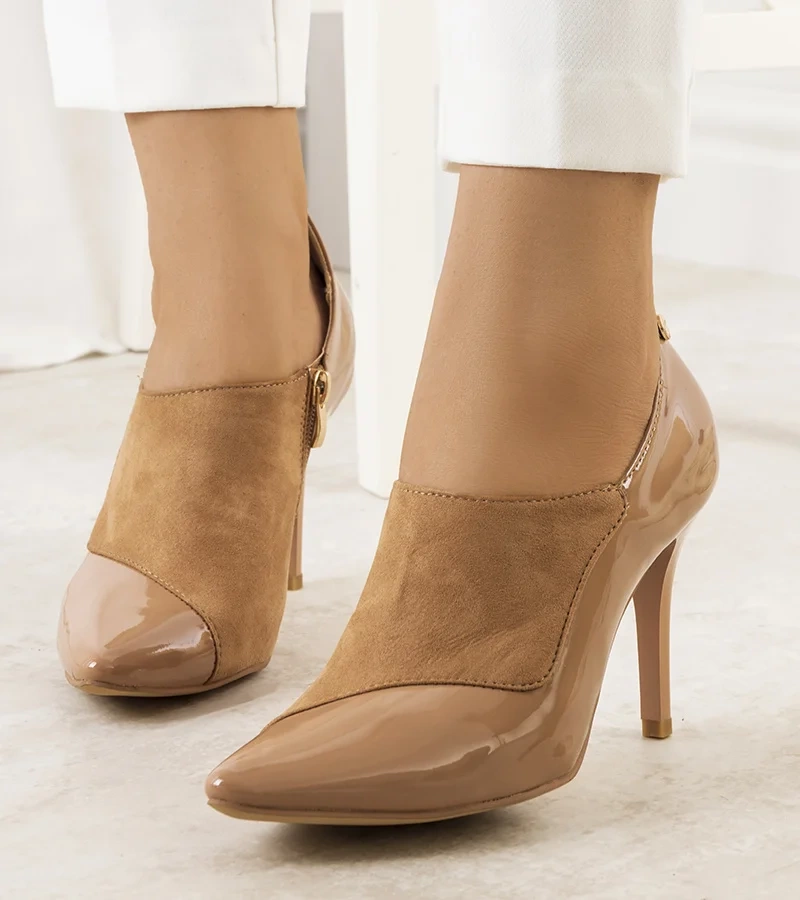 Pantofi bej cu fermoar de Alcanassa