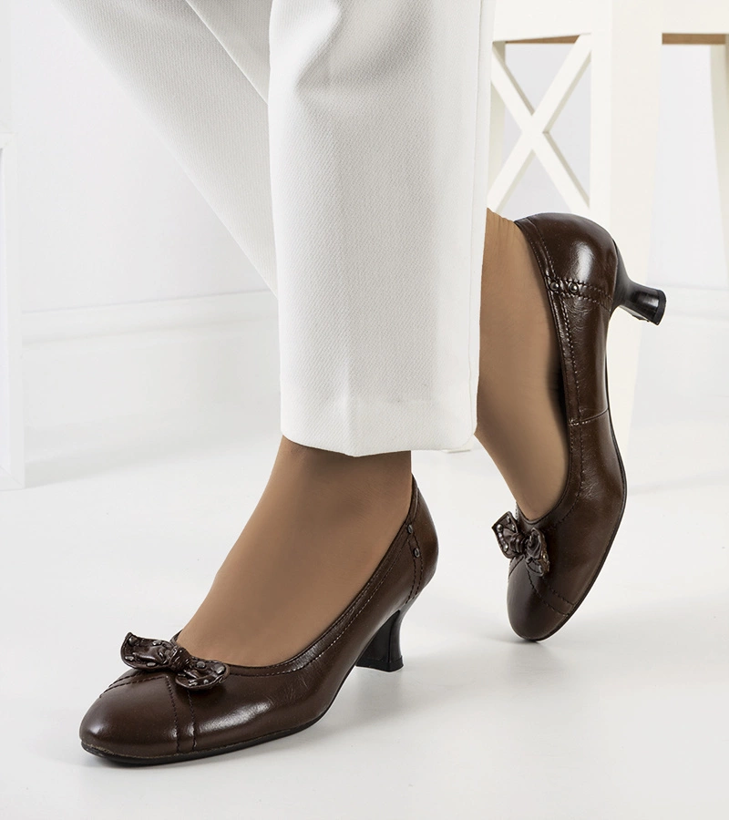 Pantofi maro cu fundiță de Repina