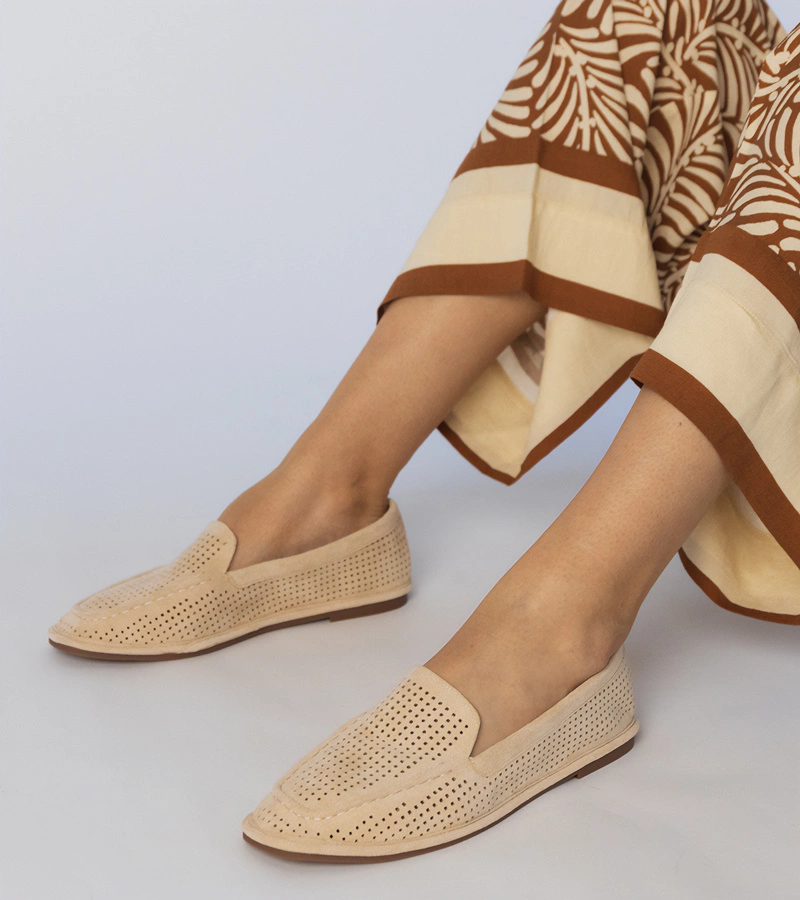 Mocasini bej perforați din piele ecologică Stanila