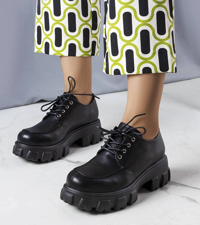 Pantofi de culoare neagră pe talpă solidă Lynn